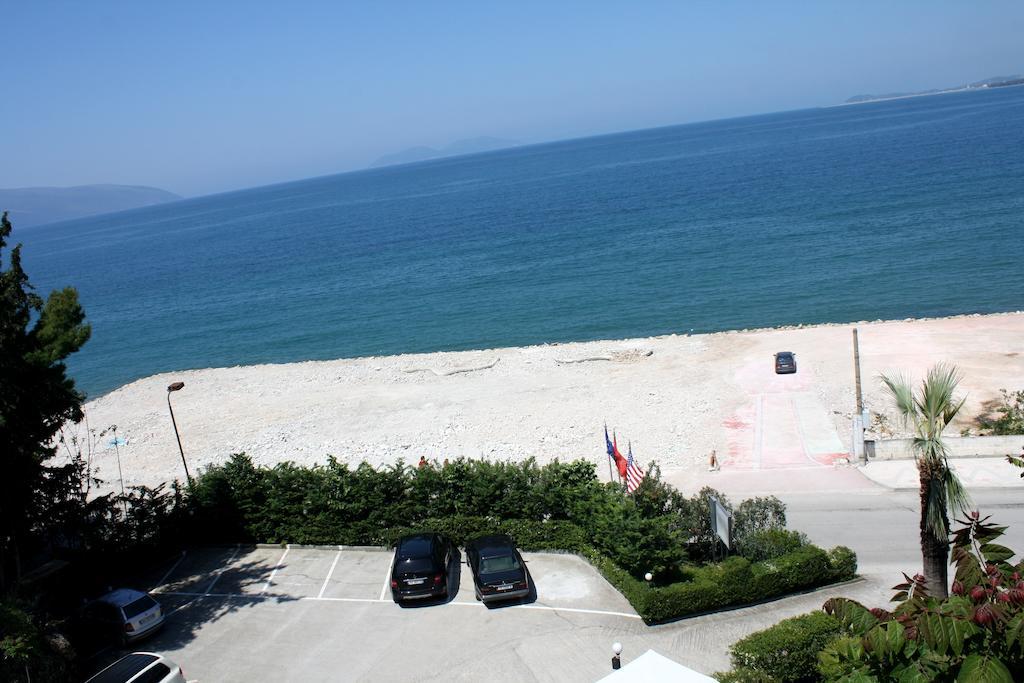 Ambasador Hotell Vlorë Exteriör bild
