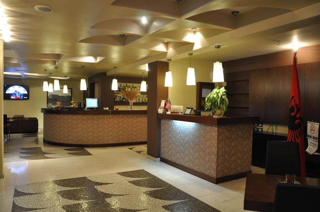 Ambasador Hotell Vlorë Exteriör bild