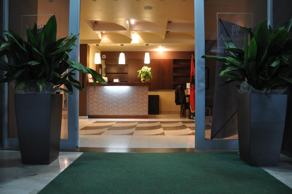 Ambasador Hotell Vlorë Exteriör bild