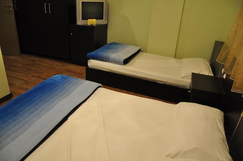 Ambasador Hotell Vlorë Exteriör bild