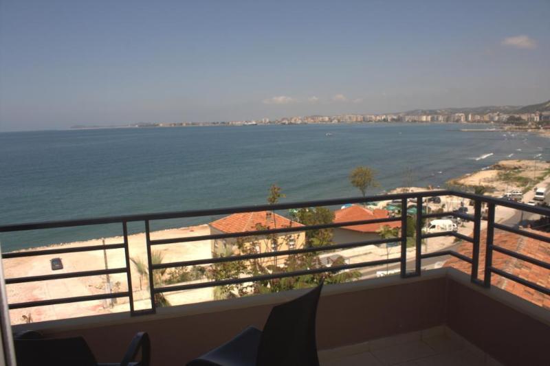 Ambasador Hotell Vlorë Exteriör bild