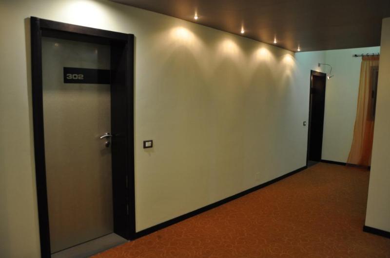 Ambasador Hotell Vlorë Exteriör bild