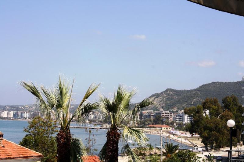 Ambasador Hotell Vlorë Exteriör bild