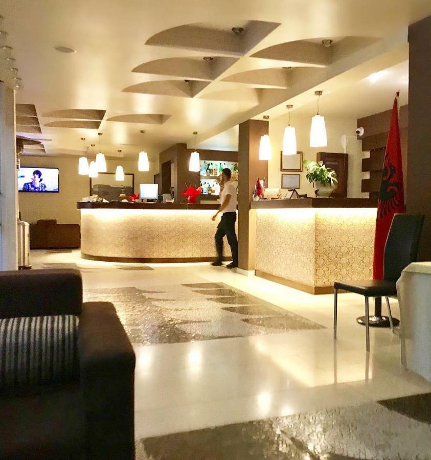 Ambasador Hotell Vlorë Exteriör bild