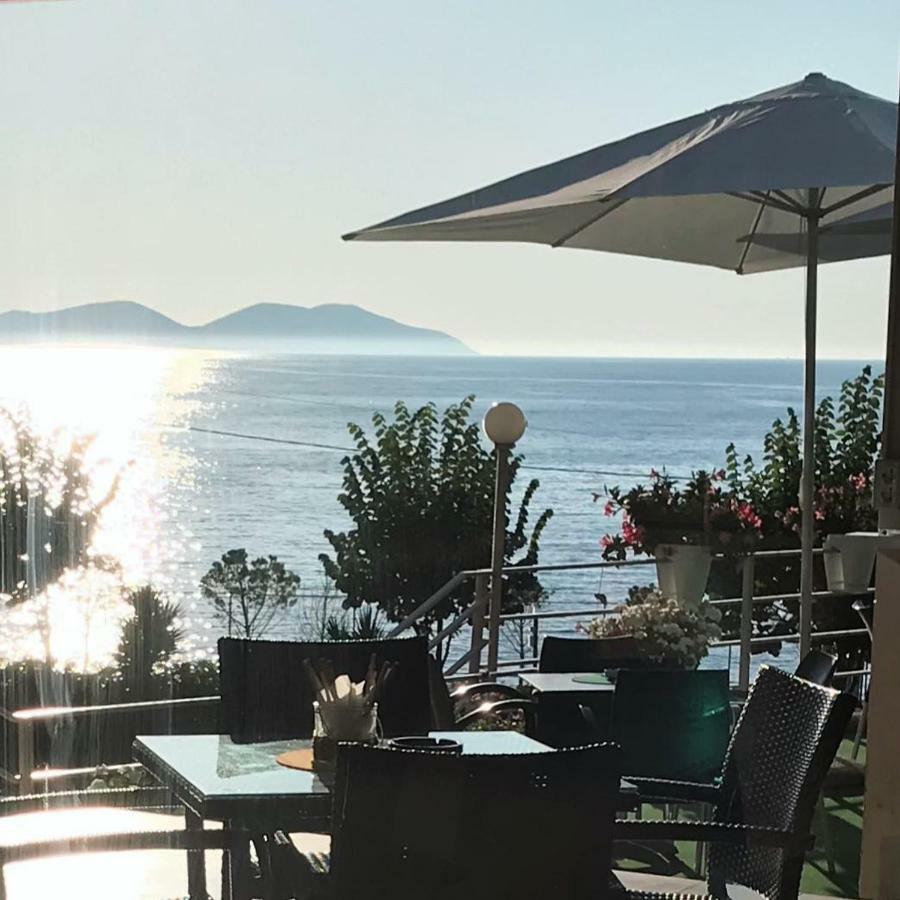 Ambasador Hotell Vlorë Exteriör bild