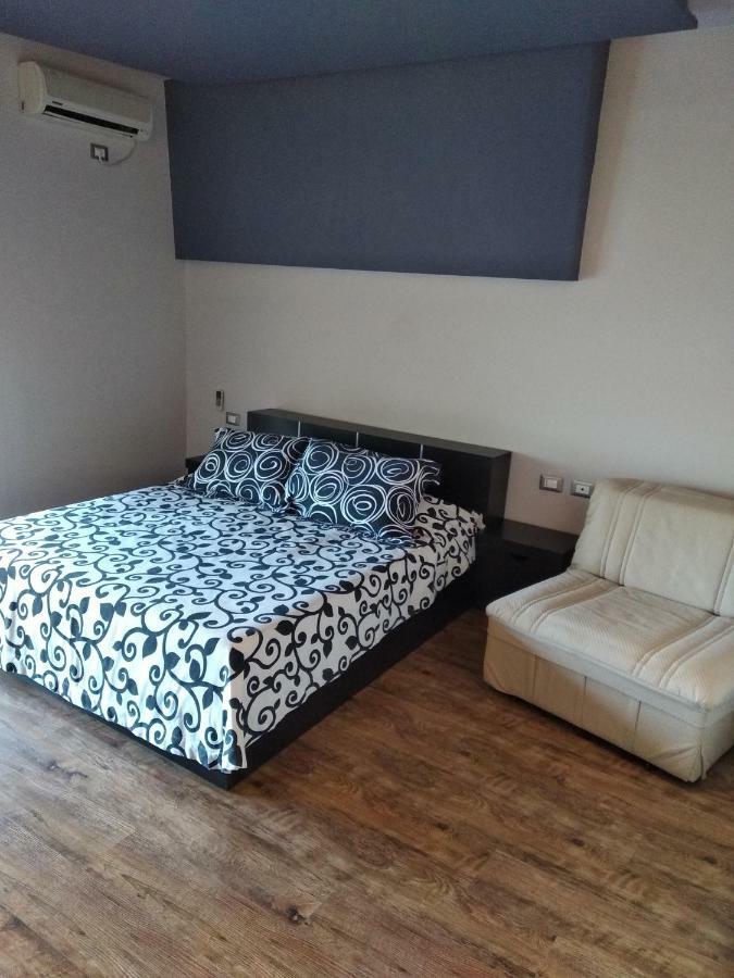 Ambasador Hotell Vlorë Exteriör bild
