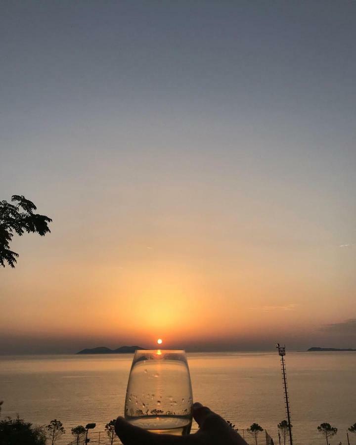 Ambasador Hotell Vlorë Exteriör bild