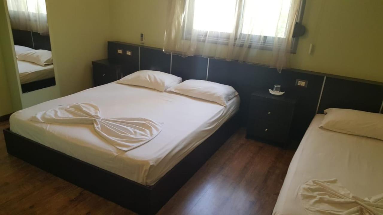 Ambasador Hotell Vlorë Rum bild