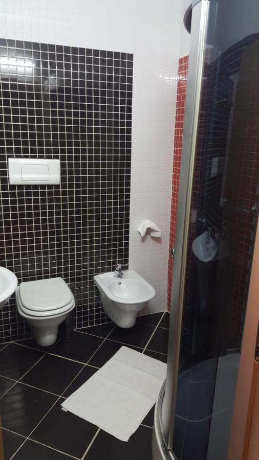 Ambasador Hotell Vlorë Rum bild